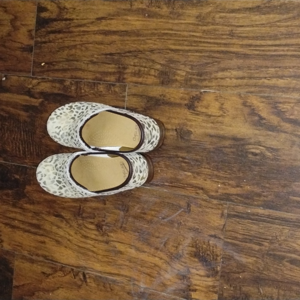 Leopard Print Clogs - Picture 2 of 7